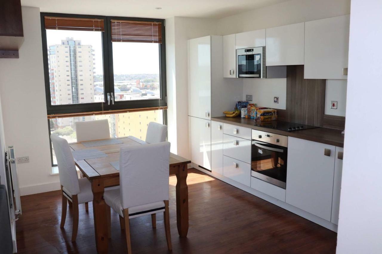 Premium Waterside Apartment Лондон Экстерьер фото